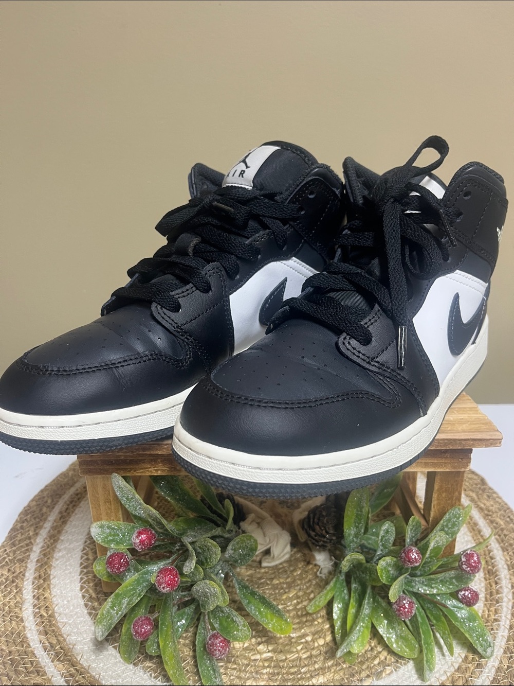 Boys Air Jordan High Top (6.5) in good used condition